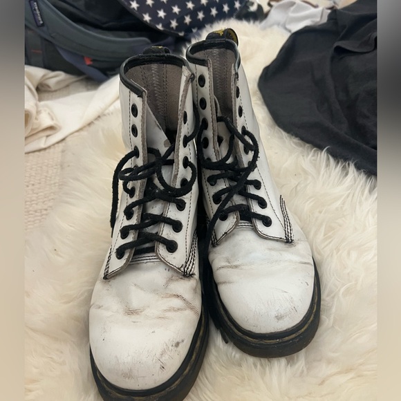 White doc martens! Size 7 - Picture 1 of 2
